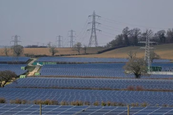 Low Carbon Secures Funds to Begin Constructing UK Solar and Battery Portfolio