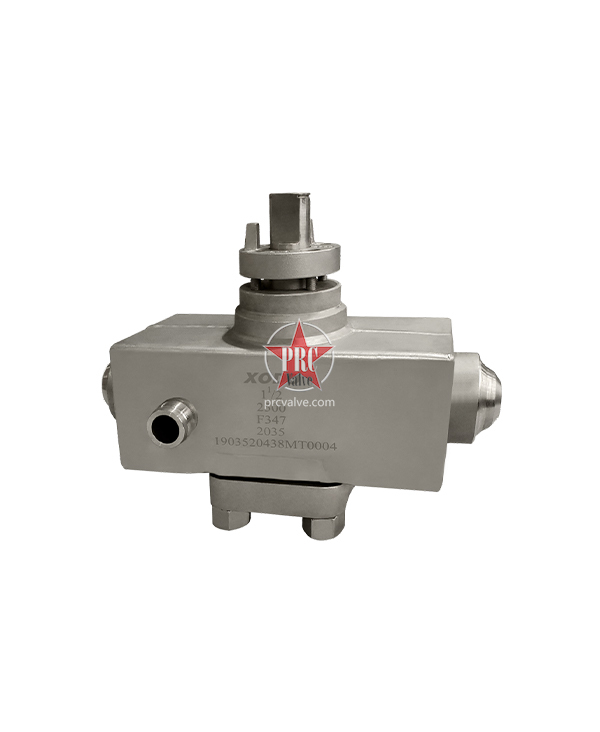 Full jacket flip oil seal welded plug valve